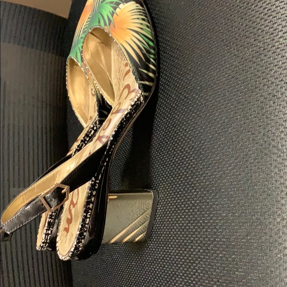 Sling back. Silk toe with gold heel. Chic and fun